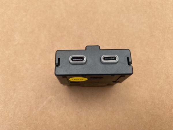 Mufa USB-C dubla din spate VW ID4 ID.4 2023 3G5035718A 3G5 035 718 A la 0 km - Dezmembrari Auto
