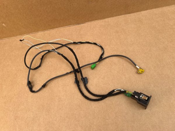 Mufa USB + cablaj pentru car play VW Golf 7 5G0035222E 5G0 035 222 E 5Q0035726E 5Q0 035 726 E - Dezmembrari Auto