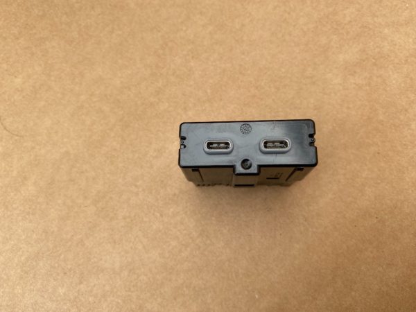 Mufe USB C VW Caddy Ford Tourneo Connect 2023 3G5035954A 3G5 035 954 A la 0 km - Dezmembrari Auto