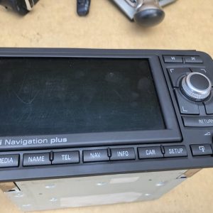 Navigatie color Audi A3 8P facelift 8P0035193C 8P0 035 193 C - Dezmembrari Auto