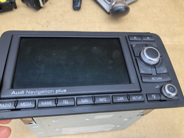 Navigatie color Audi A3 8P facelift 8P0035193C 8P0 035 193 C - Dezmembrari Auto