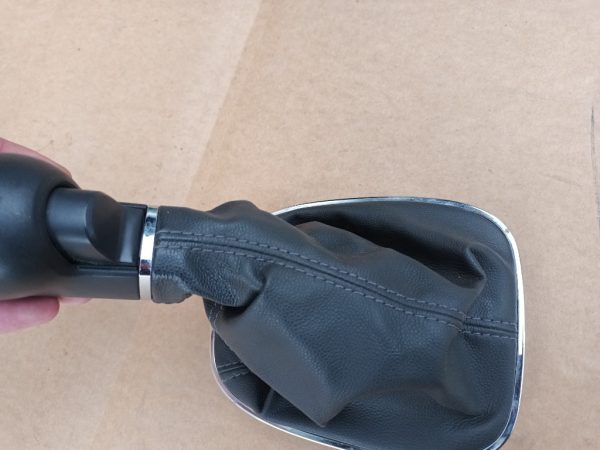 Nuca schimbator 5 trepte cu manson Opel Corsa D - Dezmembrari Auto - imagine 2