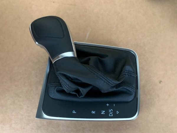 Nuca schimbator cu manson si ornament VW Golf 7 la 0 km - Dezmembrari Auto