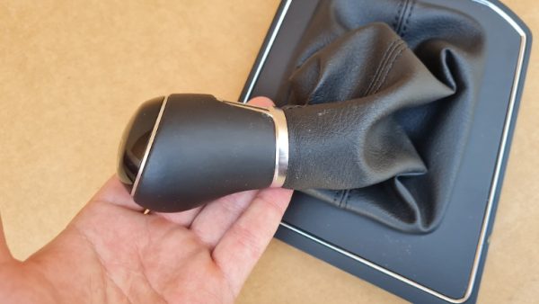 Nuca schimbator piele manual in 6 trepte VW Touran 2017 - Dezmembrari Auto - imagine 3
