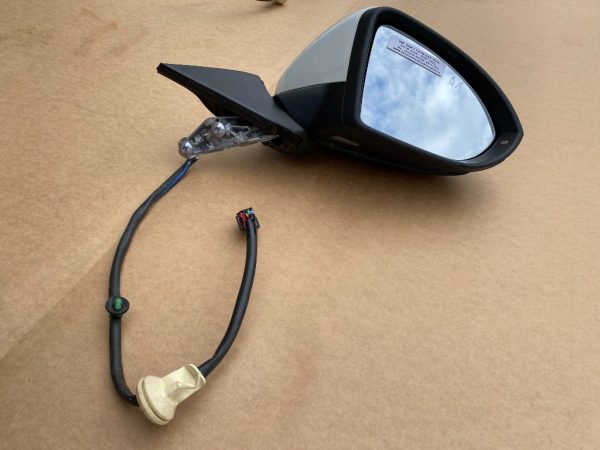 Oglinda completa dreapta cu rabatare electrica VW Golf 7 2016 - Dezmembrari Auto