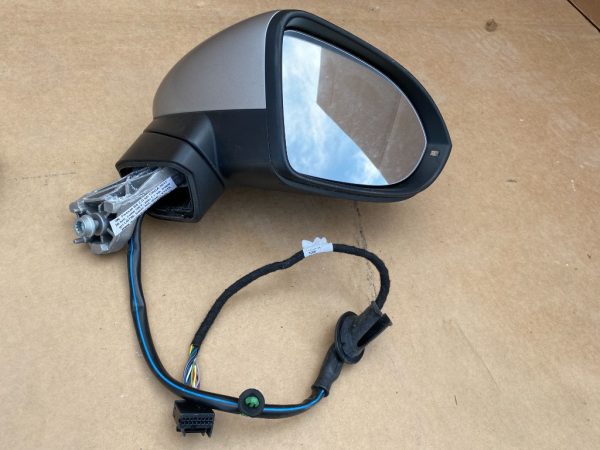 Oglinda dreapta completa cu rabatare electrica VW Passat B8 2017 - Dezmembrari Auto