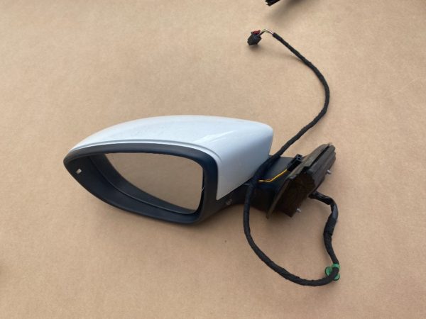 Oglinda stanga completa cu rabatare electrica si side assist VW Jetta 2017 alb lc9a - Dezmembrari Auto