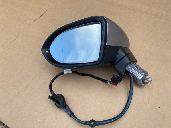 Oglinda stanga completa rabatabila electric VW Passat B8 - Dezmembrari Auto