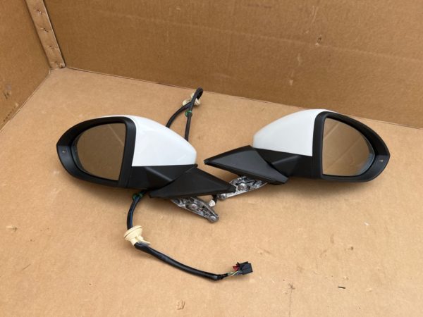Oglinzi rabatabile electric VW Golf 7 volan stanga doar set 13 fire + 9 fire - Dezmembrari Auto