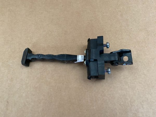 Opritor usa dreapta fata BMW X1 F48 la 0 km - Dezmembrari Auto