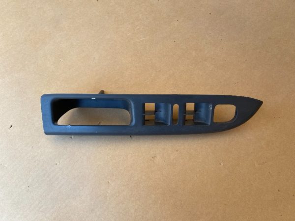 Ornament butoane geamuri electrice VW Golf 5 plus 5M1867371C 5M1 867 371 C - Dezmembrari Auto