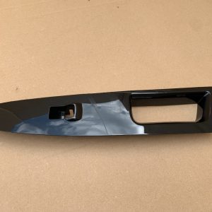 Ornament buton geam stanga fata Ford Mondeo 5 2018 DS7314A564 - Dezmembrari Auto