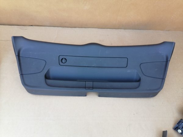 Ornament capac haion Audi A3 8V 2 usi 8V3867979E 8V3 867 979 E - Dezmembrari Auto