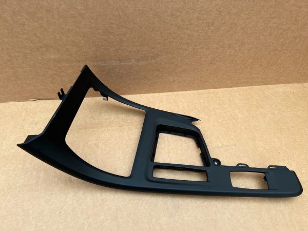 Ornament consola BMW X1 F48 din 2017 la 0 km 9388422 - Dezmembrari Auto
