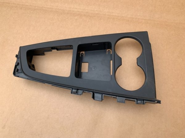 Ornament consola centrala Audi A4 B9 8W1864261 8W1 864 261 - Dezmembrari Auto