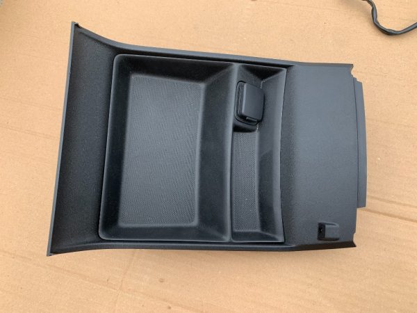 Ornament consola centrala cu priza si lumina ambientala Ford Mondeo 5 2018 DS73-F045P04DG3 - Dezmembrari Auto