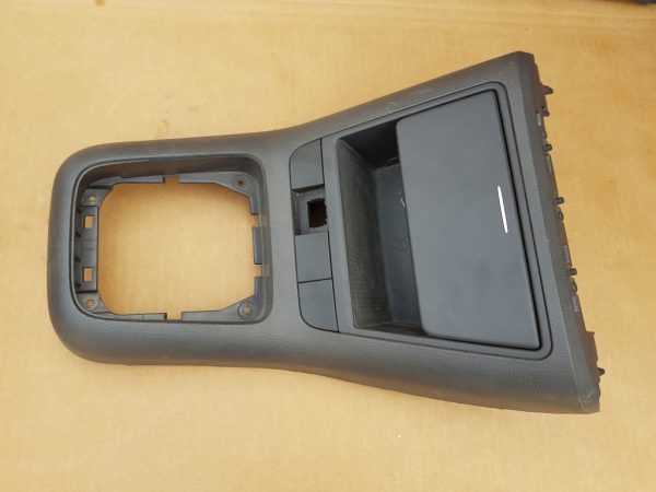 Ornament consola centrala VW Golf 5 plus + 5M1857961E 5M1 857 961 E - Dezmembrari Auto