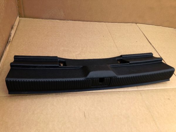Ornament fusta plastic Audi A3 8v hatchback 8V3863471E 8V3 863 471 E - Dezmembrari Auto