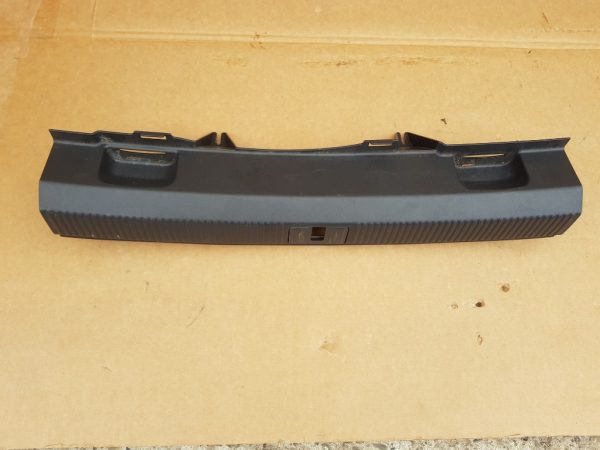 Ornament fusta portbagaj Audi A3 8P 2 usi 8P0863471A 8P0 863 471 A - Dezmembrari Auto