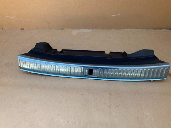 Ornament cromat fusta portbagaj Audi E-Tron 2021 4KE863471 4KE 863 471 - Dezmembrari Auto
