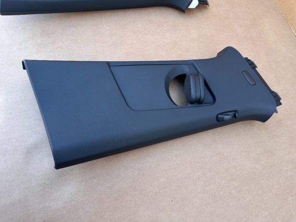 Ornament interior negru stalp centura dreapta VW ID4 ID.4 2023 11A867244D 11A 867 244 D la 0 km - Dezmembrari Auto