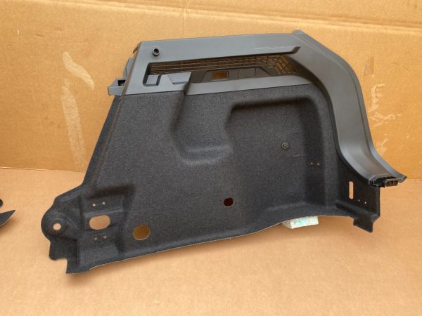 Ornament lateral dreapta portbagaj VW ID4 ID.4 2023 11A867428T 11A 867 428 T la 0 km - Dezmembrari Auto