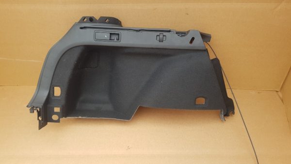 Ornament lateral portbagaj stanga VW Passat B8 variant 3G9867427L 3G9 867 427 L - Dezmembrari Auto