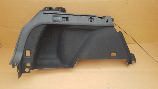 Ornament lateral portbagaj stanga VW Passat B8 variant 3G9867427L 3G9 867 427 L - Dezmembrari Auto
