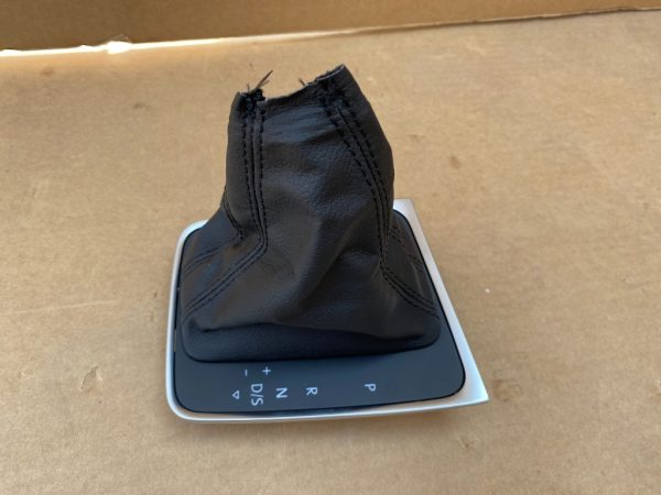 Ornament manson schimbator VW Golf 7 2019 volan dreapta 5G2713203J 5G2 713 203 J - Dezmembrari Auto