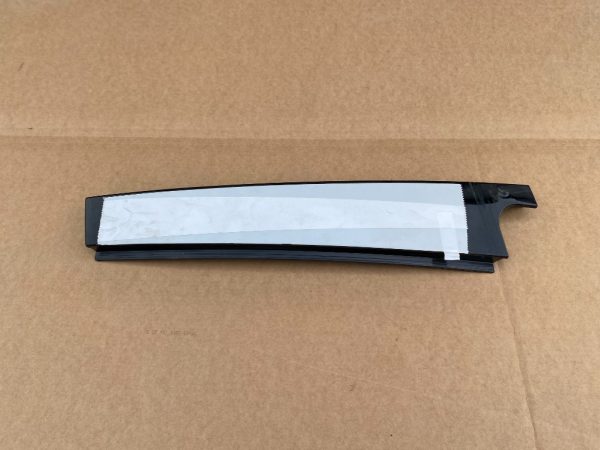 Ornament negru lucios usa stanga spate VW Golf 7 2019 5G6839901B 5G6 839 901 B la 0 km - Dezmembrari Auto