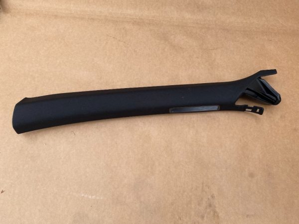 Ornament negru stalp parbriz stanga VW Passat B8 3G0867233L 3G0 867 233 L - Dezmembrari Auto