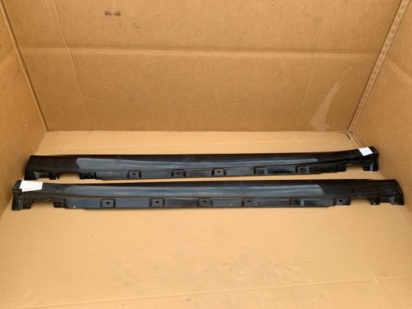 Ornament prag exterior stanga Mercedes R400 W251 facelift A2516980354 A 251 698 03 54 - Dezmembrari Auto