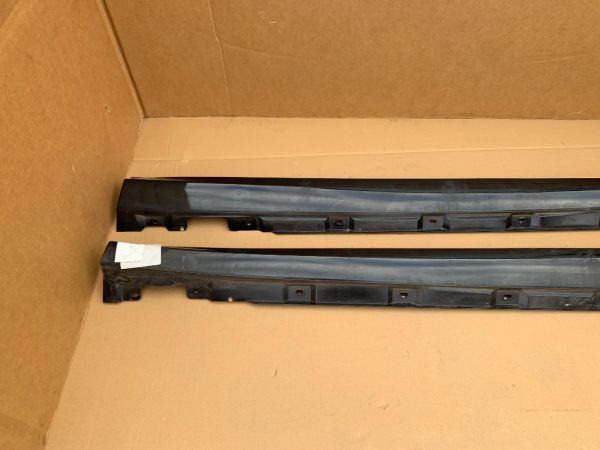 Ornament prag exterior stanga Mercedes R400 W251 facelift A2516980354 A 251 698 03 54 - Dezmembrari Auto - imagine 3