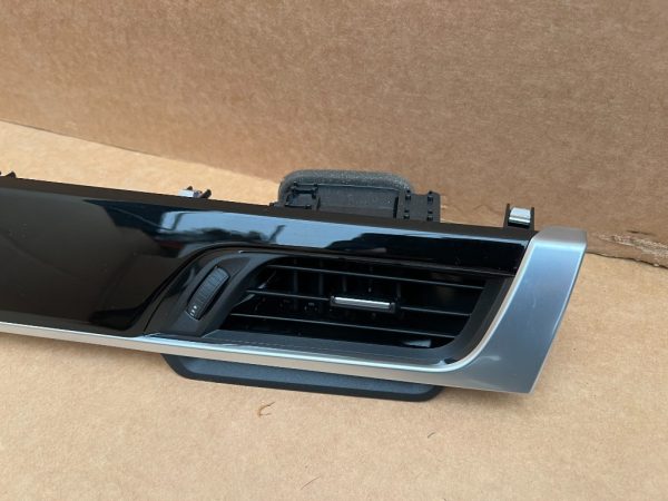 Ornament plansa bord cu guri aerisire BMW X1 F48 din 2017 la 0 km 9332242 9292740 9292741 - Dezmembrari Auto - imagine 3