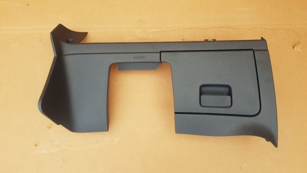 Ornament plastic bord torpedou mic VW Golf 7 5G1858367 5G1 858 367 - Dezmembrari Auto