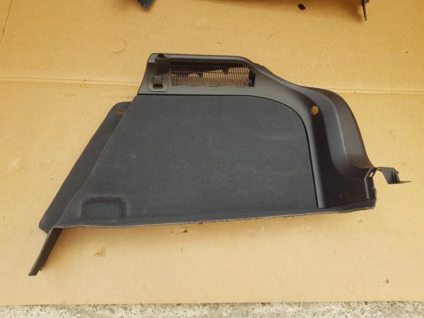 Ornament portbagaj dreapta Audi A3 8P 2 usi 8P3863880AR 8P3 863 880 AR - Dezmembrari Auto