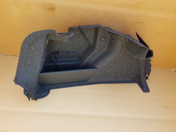 Ornament portbagaj stanga VW Jetta 2016 5C6867427C 5C6 867 427 C - Dezmembrari Auto