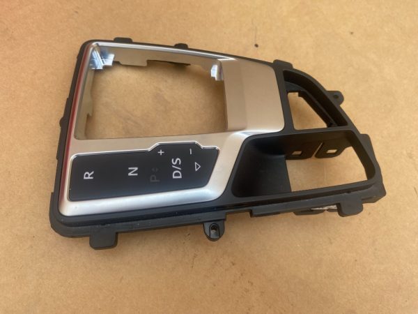 Ornament schimbator viteze automat Audi A4 B9 8W1713111A 8W1 713 111 A - Dezmembrari Auto