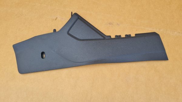 Ornament stanga consola centrala VW Touran 2017 5TB863045B 5TB 863 045 B - Dezmembrari Auto