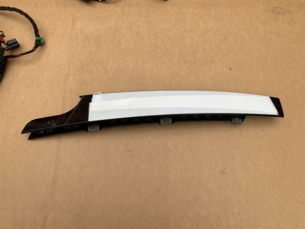Ornament vertical usa dreapta fata VW Golf 7 2019 5G4837902D 5G4 837 902 D la 0 km - Dezmembrari Auto