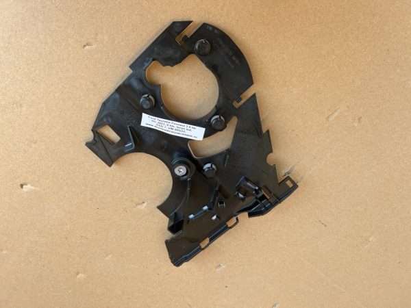 Ornament VW Caddy din 2023 05L109145C 05L 109 145 C 05L109143B 05L 109 143 B - Dezmembrari Auto
