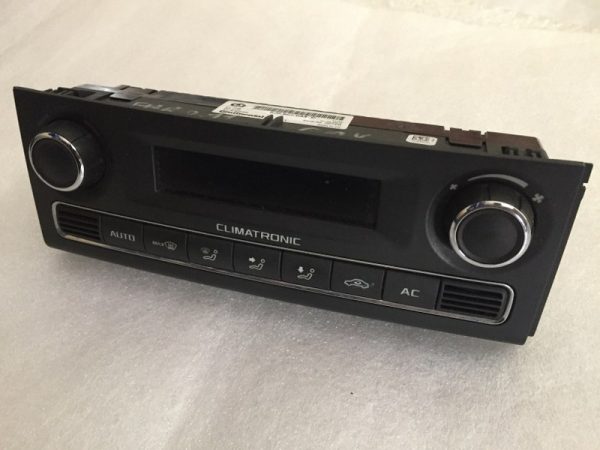 Panou climatronic Skoda Fabia 2 5J0 907 044 C 5J0907044C - Dezmembrari Auto