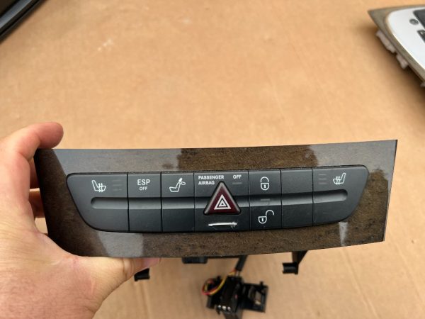Panou incalzire scaune buton avarie deblocare usi ESP rabatare bancheta Mercedes W211 E class - Dezmembrari Auto