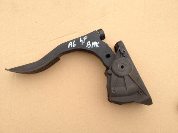Pedala acceleratie Audi A6 4F cod 4F1723523A 4F1 723 523 A - Dezmembrari Auto