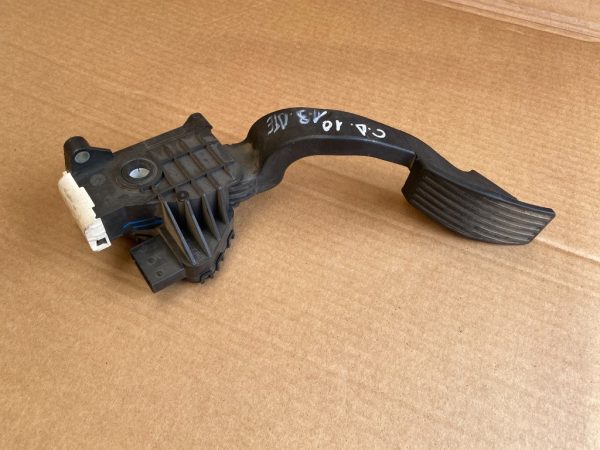 Pedala acceleratie Opel Corsa D 13305804 - Dezmembrari Auto