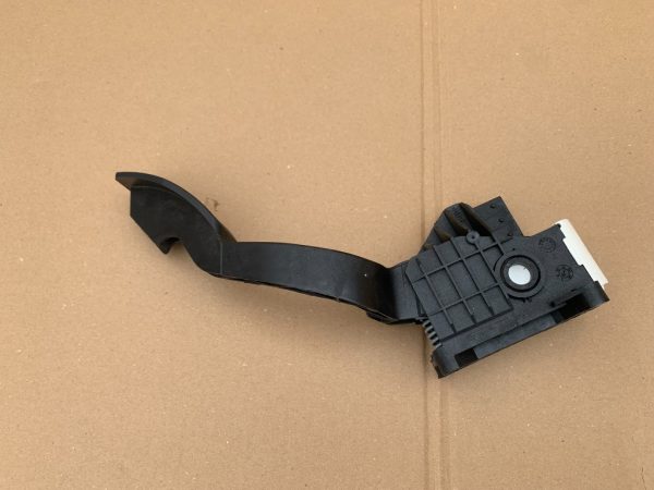 Pedala acceleratie Opel Corsa E 13305804 - Dezmembrari Auto