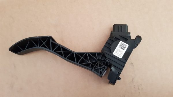 Pedala acceleratie VW Golf 7 1.6 tdi 5Q1723503H 5Q1 723 503 H - Dezmembrari Auto