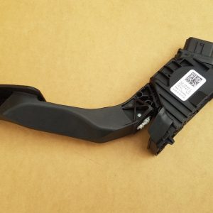 Pedala acceleratie VW Golf 7 2.0 tdi volan dreapta 5Q2723503D 5Q2 723 503 D - Dezmembrari Auto