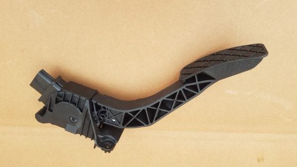 Pedala acceleratie VW Golf 7 2.0 tdi volan dreapta 5Q2723503D 5Q2 723 503 D - Dezmembrari Auto