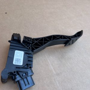 Pedala acceleratie VW Passat B8.5 din 2023 la 0 km 5Q1723503K 5Q1 723 503 K - Dezmembrari Auto